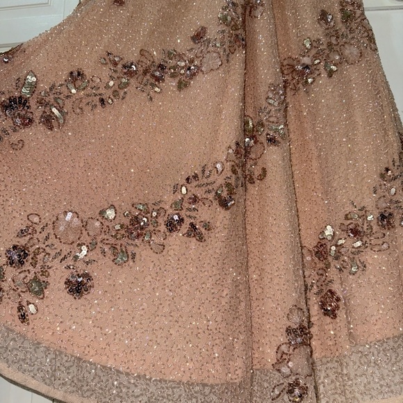 Mac Duggal Nude Silver Bateau Neck Cap Sleeve Floral Beaded Trumpet Gown Size 8 - Picture 16 of 17